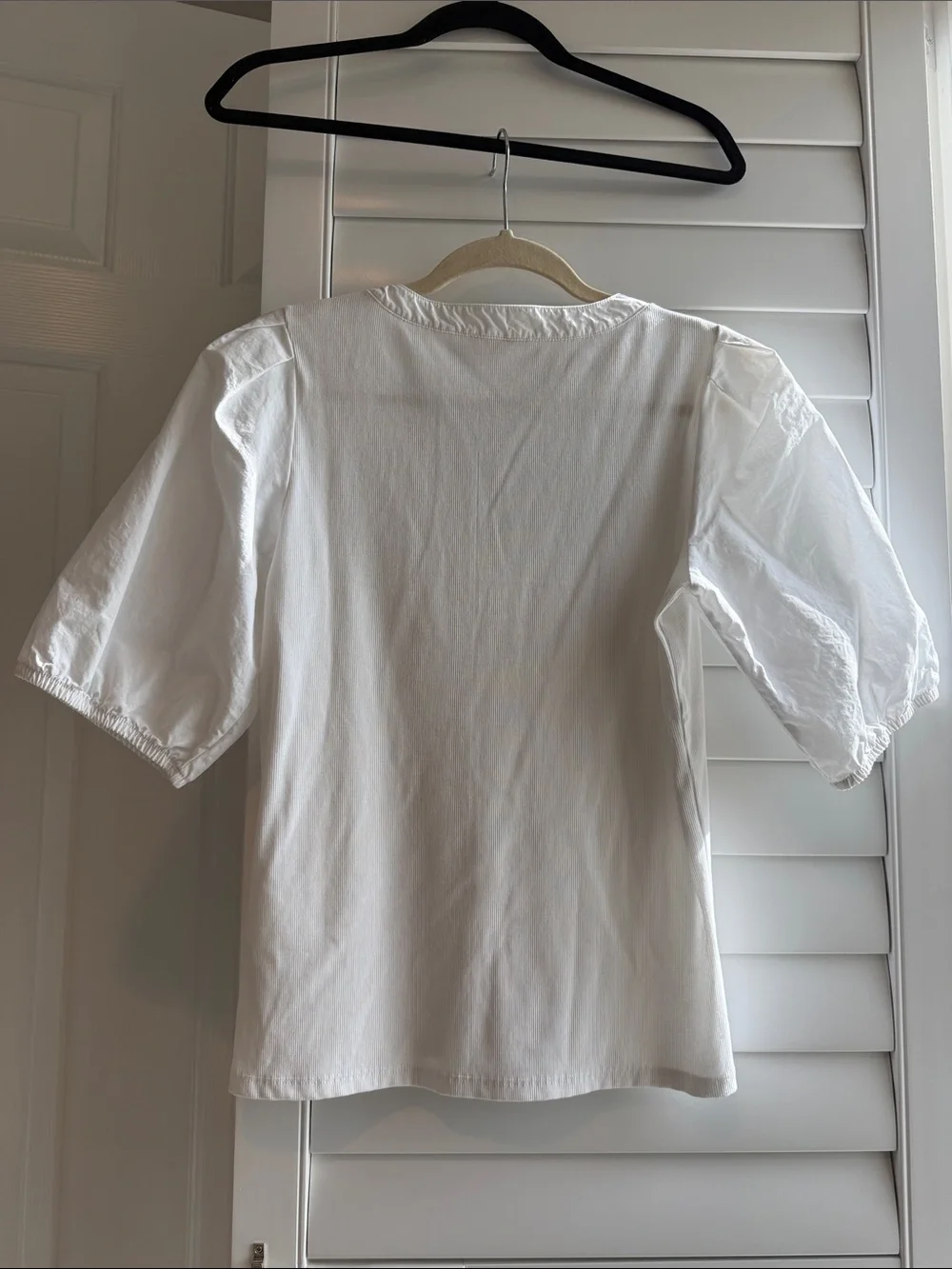 Madewell White V-Neck Three-Button Puff Sleeve Top